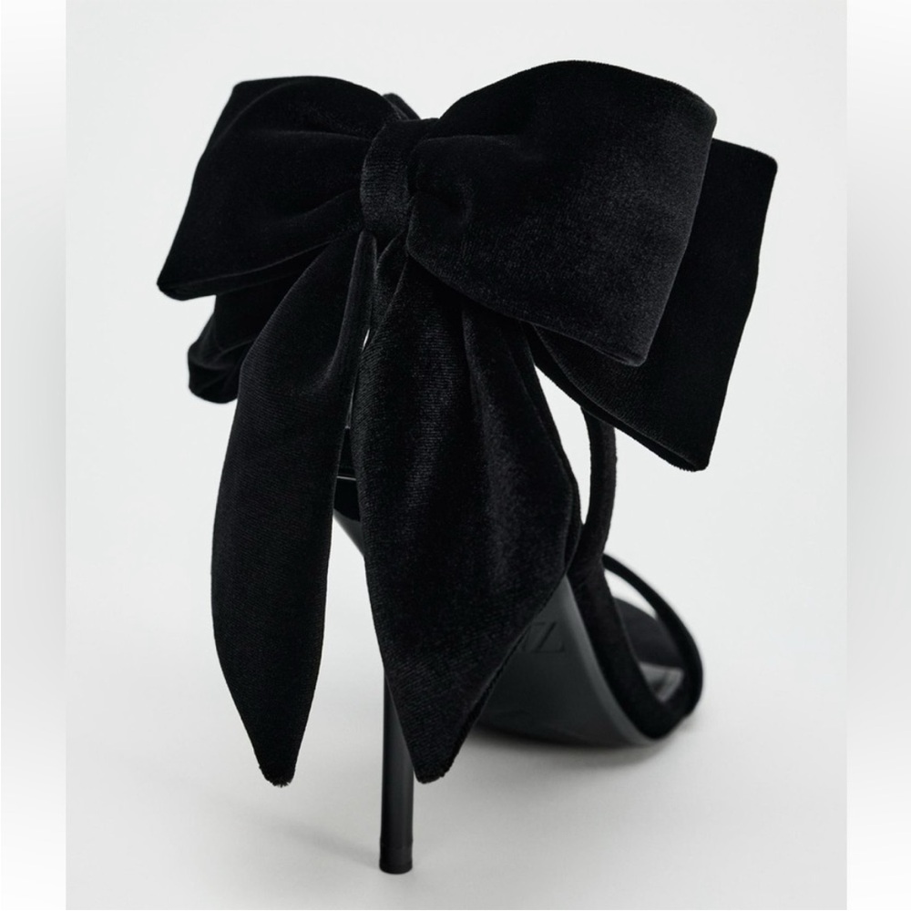 Zara Black velvet Ankle Strap Heels sandals with Bow - Picture 13 of 16